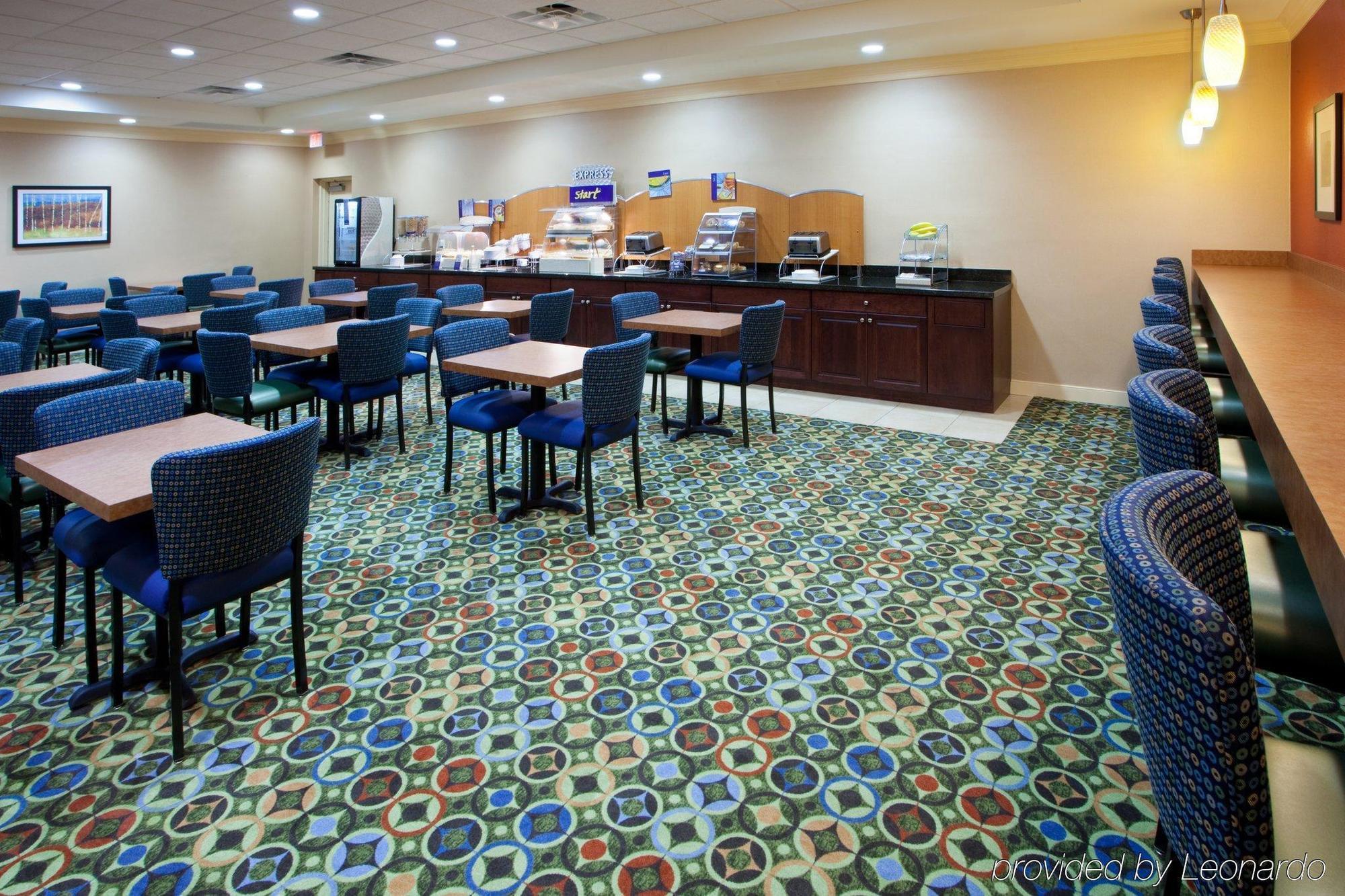 Holiday Inn Express Washington Dc Sw - Springfield By Ihg Restaurant photo